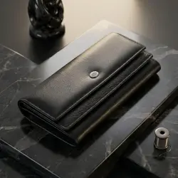 Жіночий шкіряний гаманець для карток купюр та монет ST Leather 22696 Чорний